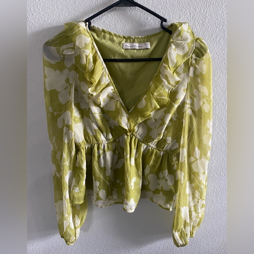 NWOT Abercrombie & Fitch Top
